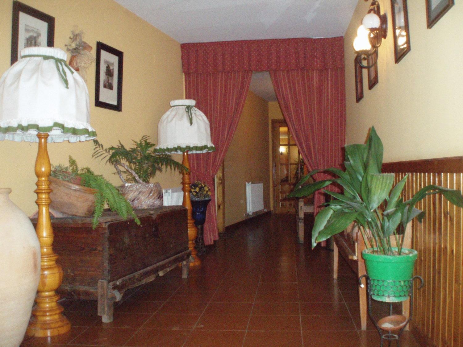 Hostal Restaurante La Muralla Canete  Exterior photo